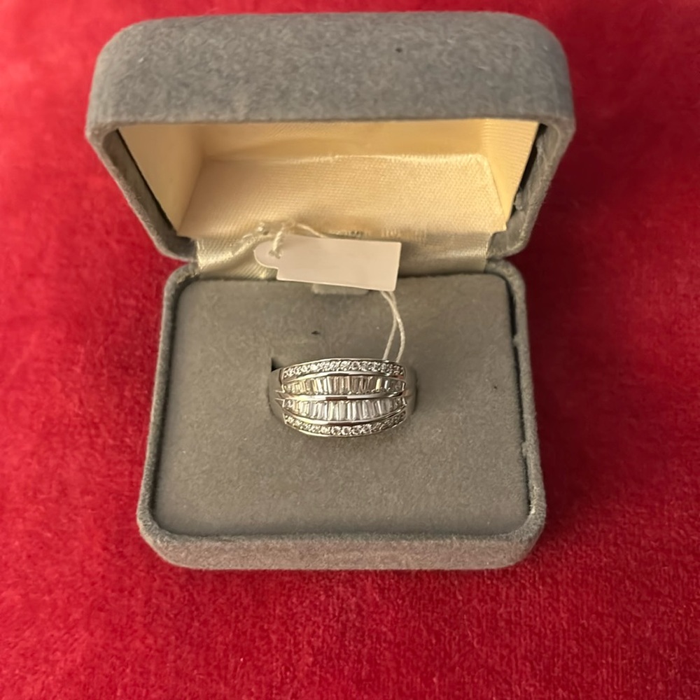 🆕Cubic Zirconia Emerald and Baguette Cut Silver Plated Ring-size 8
